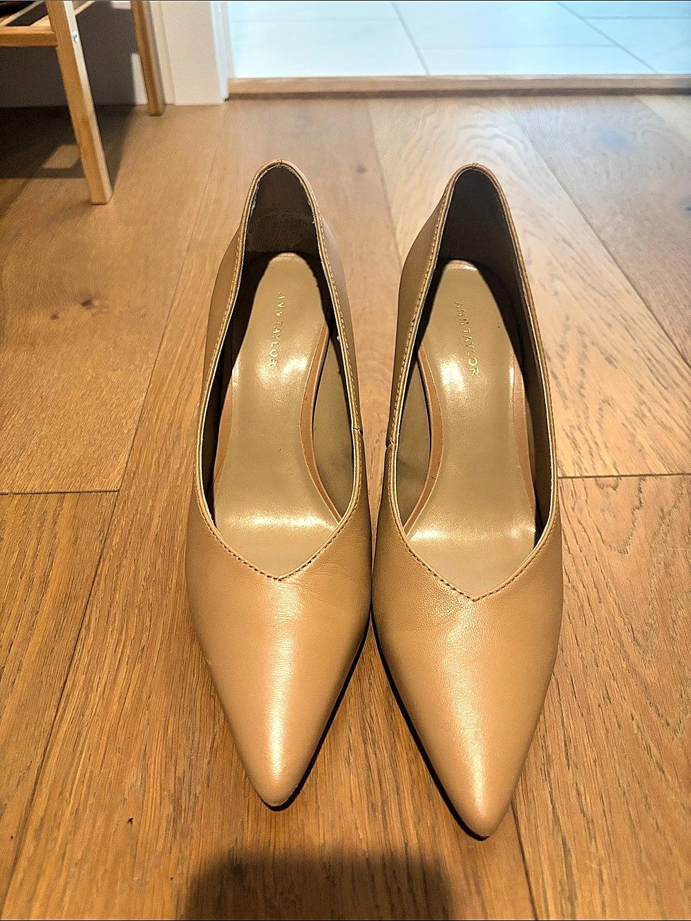 Ann Taylor Pointed Toe Pumps in Tan 5.5
